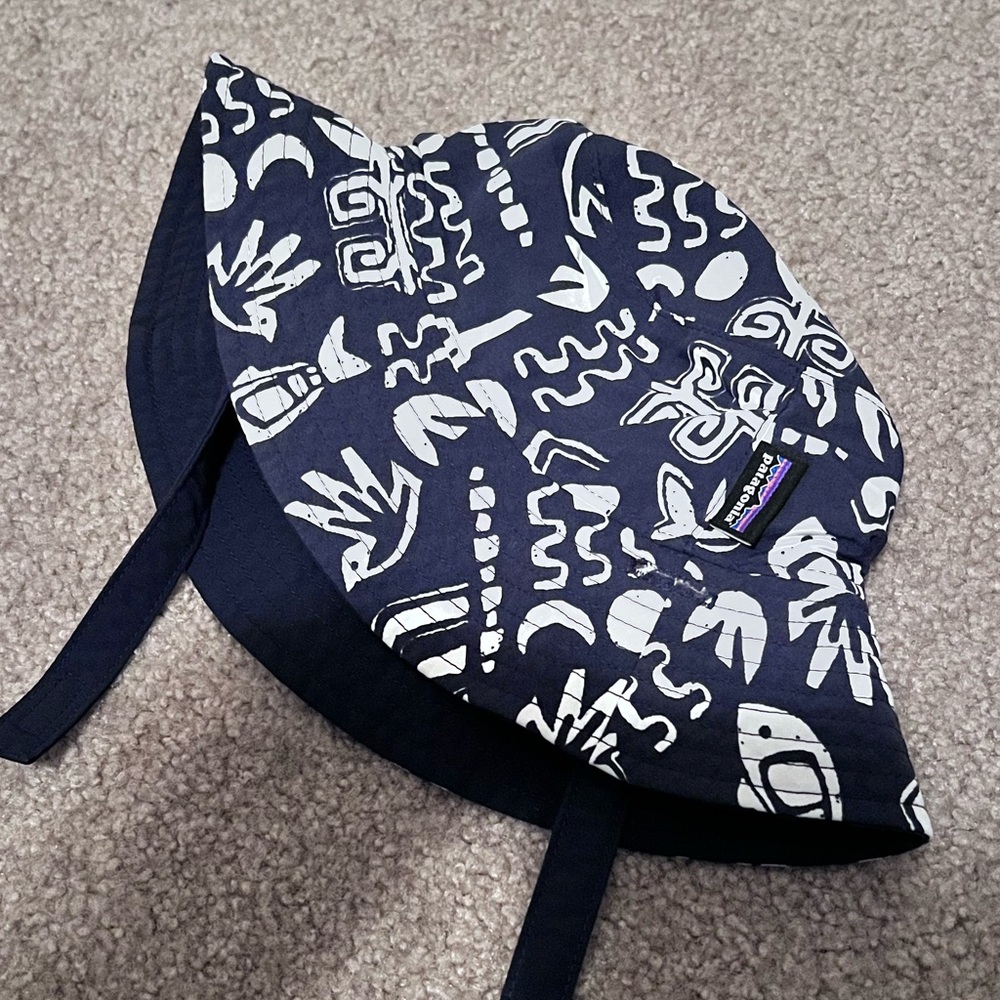 Baby Patagonia sun hat with chin strap 6-12 months $20